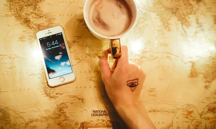 Tatuaggio con Triangolo: Cosa Significa Davvero e Dove Farlo