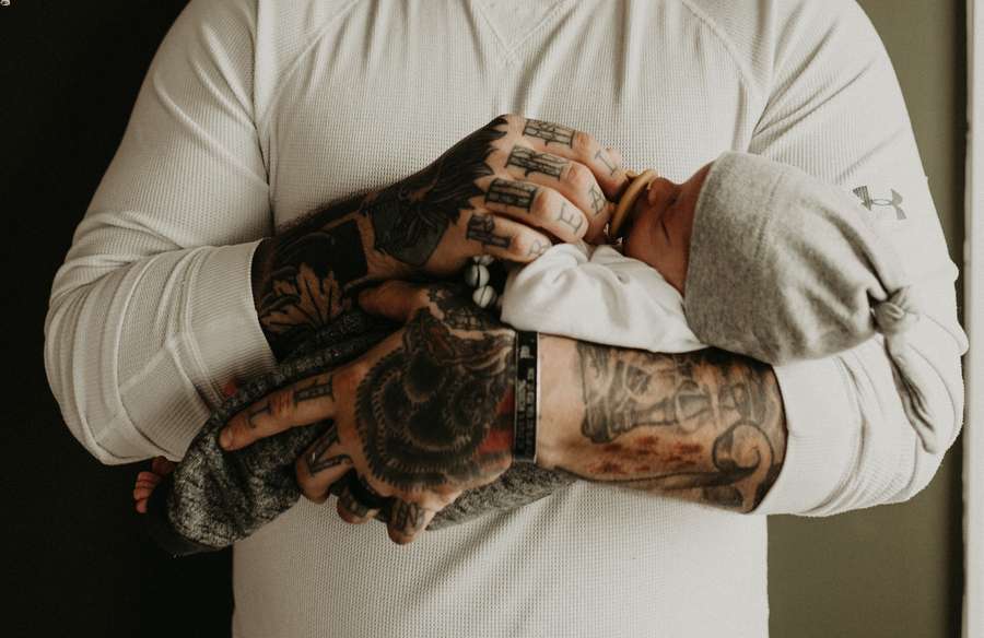 Significato del tatuaggio dedicato alla famiglia, con bambini e genitori