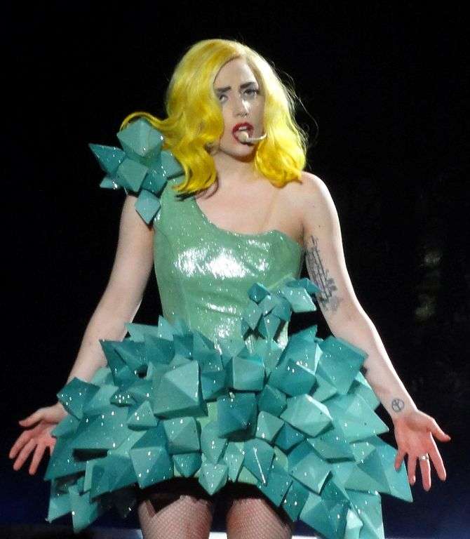 Lady Gaga fashion moda design