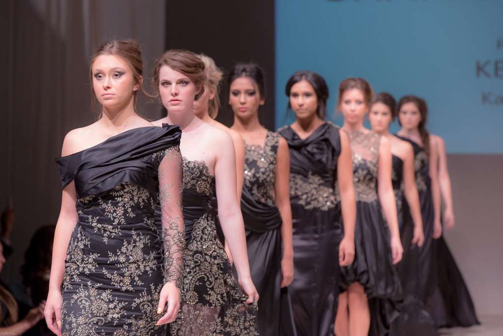 Come organizzare una sfilata di moda in 5 step Immagini di moda