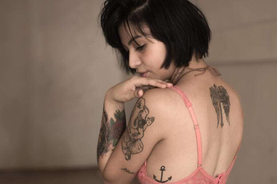 ancora sul fianco, tatuaggio