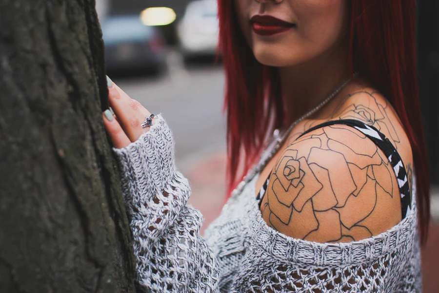 Fare il tatuaggio di una rosa stilizzata, significato