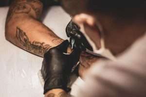 Perché un tatuatore deve seguire un corso di formazione?